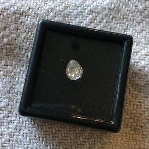 .90 Pear shape Diamond 💎 Loose or with band.